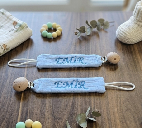 attache-tetine-bleu-fiche-produit