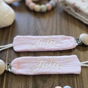 attache-tetine-rose-fiche-produit