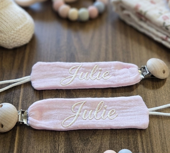 attache-tetine-rose-fiche-produit
