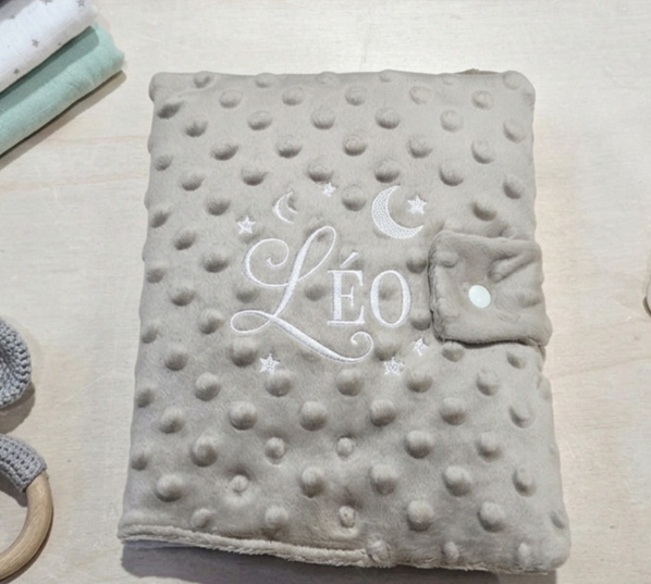 protege-carnet-de-sante-mincky-marron-fiche-produit
